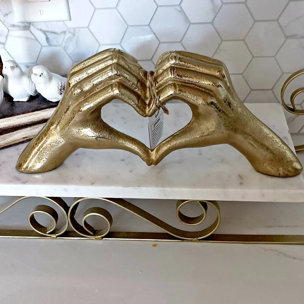 NEW! GOLD CAST METAL WEDDING HANDS HEART LOVE SIGN DECOR